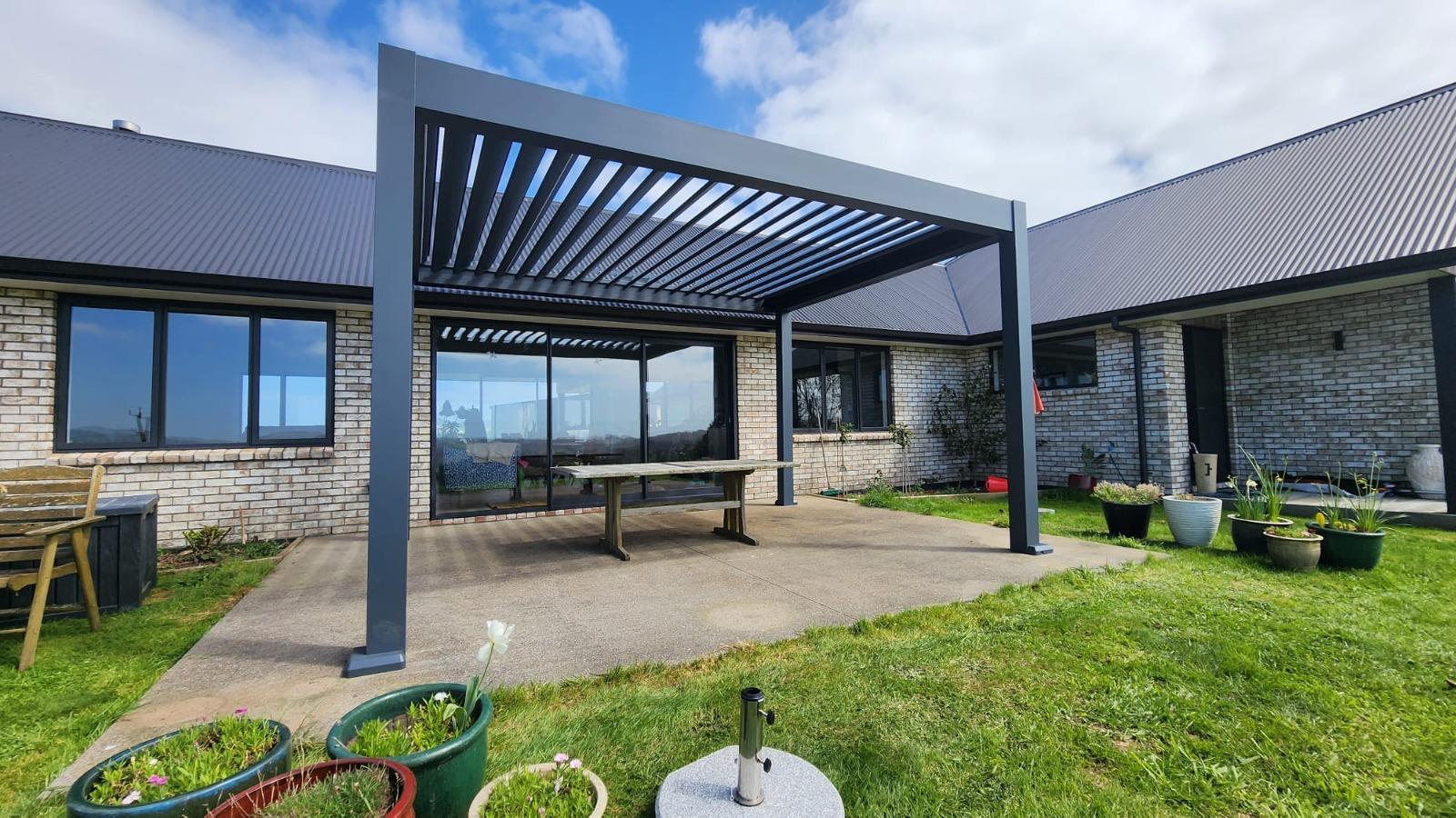 Pergola bioclimatique adossée